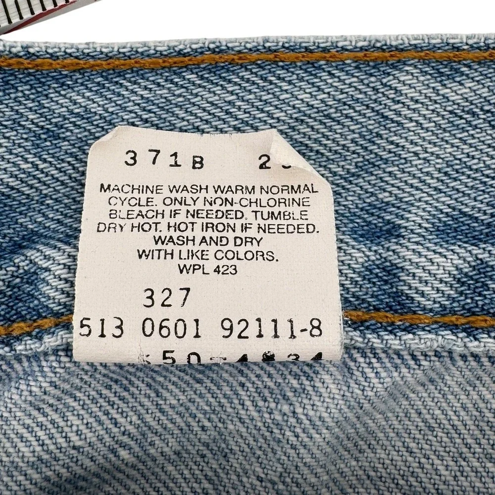 Vintage 2001 Levi's 550 Relaxed Tapered Jeans Tagged 33x31 Light Wash Y2K